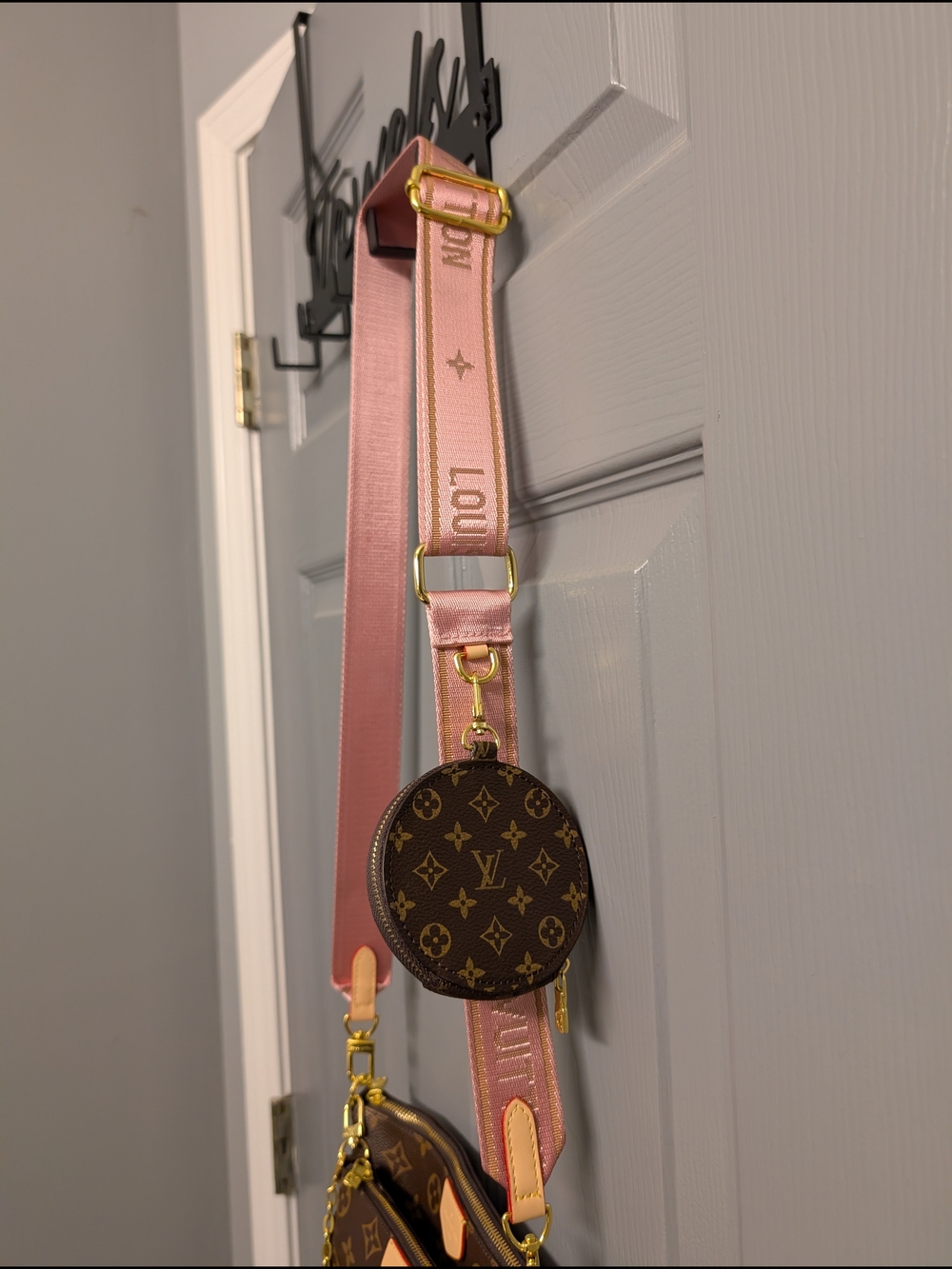 Unbranded Designer-Inspired Crossbody - Picture 3 of 16